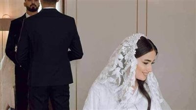 دخلت الشقة ولسه برفع عيني حسيت بقلم نزل على وشى 