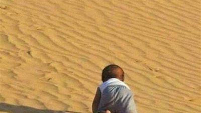 قصة طفل وحيد في الصحراء 