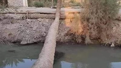 كان رسول الله صلى الله عليه وسلم يجلس مع أصحابه 