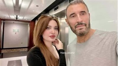 إفلاس الفنان كاظم الساهر يصدم الجمهورصورته وهو وحيد ويفترش أرض المطار أبكت الجميع على حاله! 