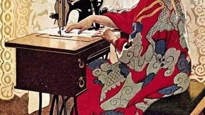 المراه وماكينه الخياطه