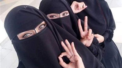 الأم وزوجات الأبناء 