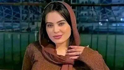 المراه وماكينه الخياطه