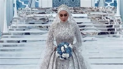المراه وماكينه الخياطه