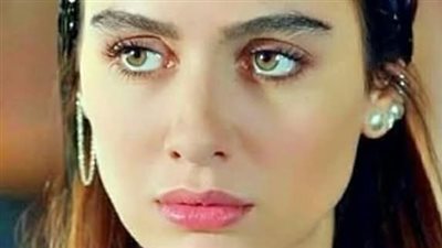 المراه وماكينه الخياطه