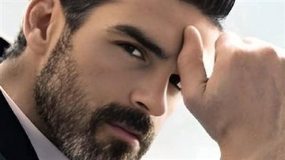 المراه وماكينه الخياطه