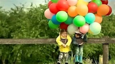 المراه وماكينه الخياطه