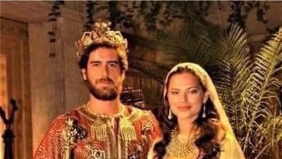 المراه وماكينه الخياطه