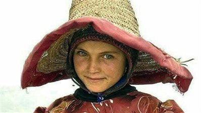 المراه وماكينه الخياطه