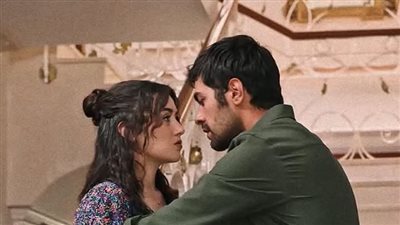 المراه وماكينه الخياطه