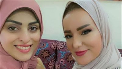 المراه وماكينه الخياطه