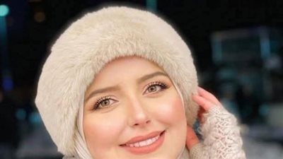 المراه وماكينه الخياطه