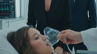 في أوضة المستشفى اللي بياضها يقبض القلب بياض يخلي كل صوت له صدى كنت نايمة
